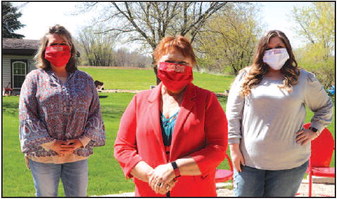 Volunteers Make Face  Masks For Lomira Grads